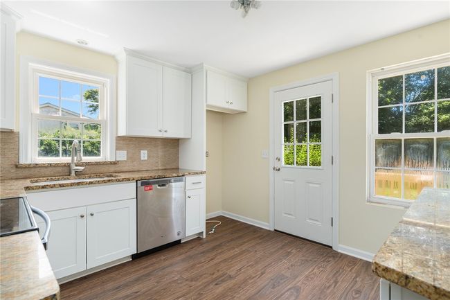 208 W View Rd, House other with 4 bedrooms, 3 bathrooms and 4 parking in Middletown RI | Image 19