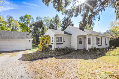 1428 N Pontiac Trl, Walled Lake, MI, 48390-3146 | Card Image