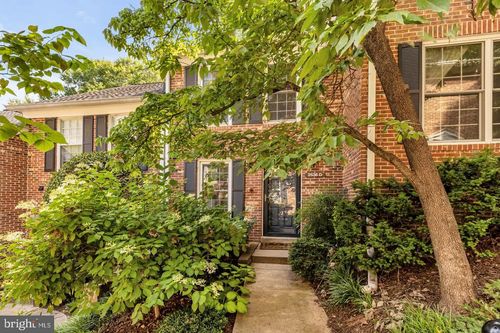 d-2536 S Walter Reed Dr, ARLINGTON, VA, 22206-1288 | Card Image