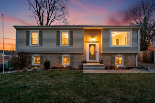 5572 Ambassador Dr, Roanoke, VA, 24019-3347 | Card Image