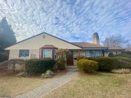 215 Boulevard, Pompton Plains, NJ, 07444-1915 | Card Image