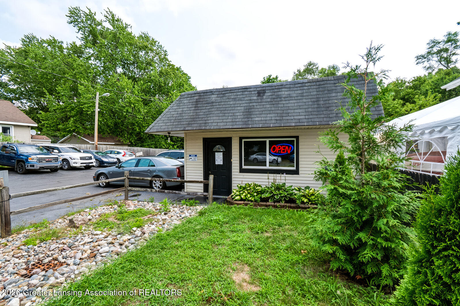 Commercial Sale in Lansing