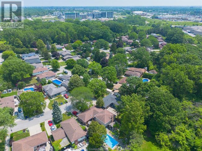 1361 Isabelle Pl, Home with 5 bedrooms, 2 bathrooms and null parking in Windsor ON | Image 40
