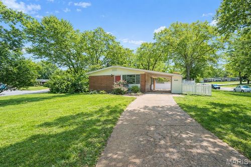 660 Pimlico Dr, Florissant, MO, 63033-3523 | Card Image