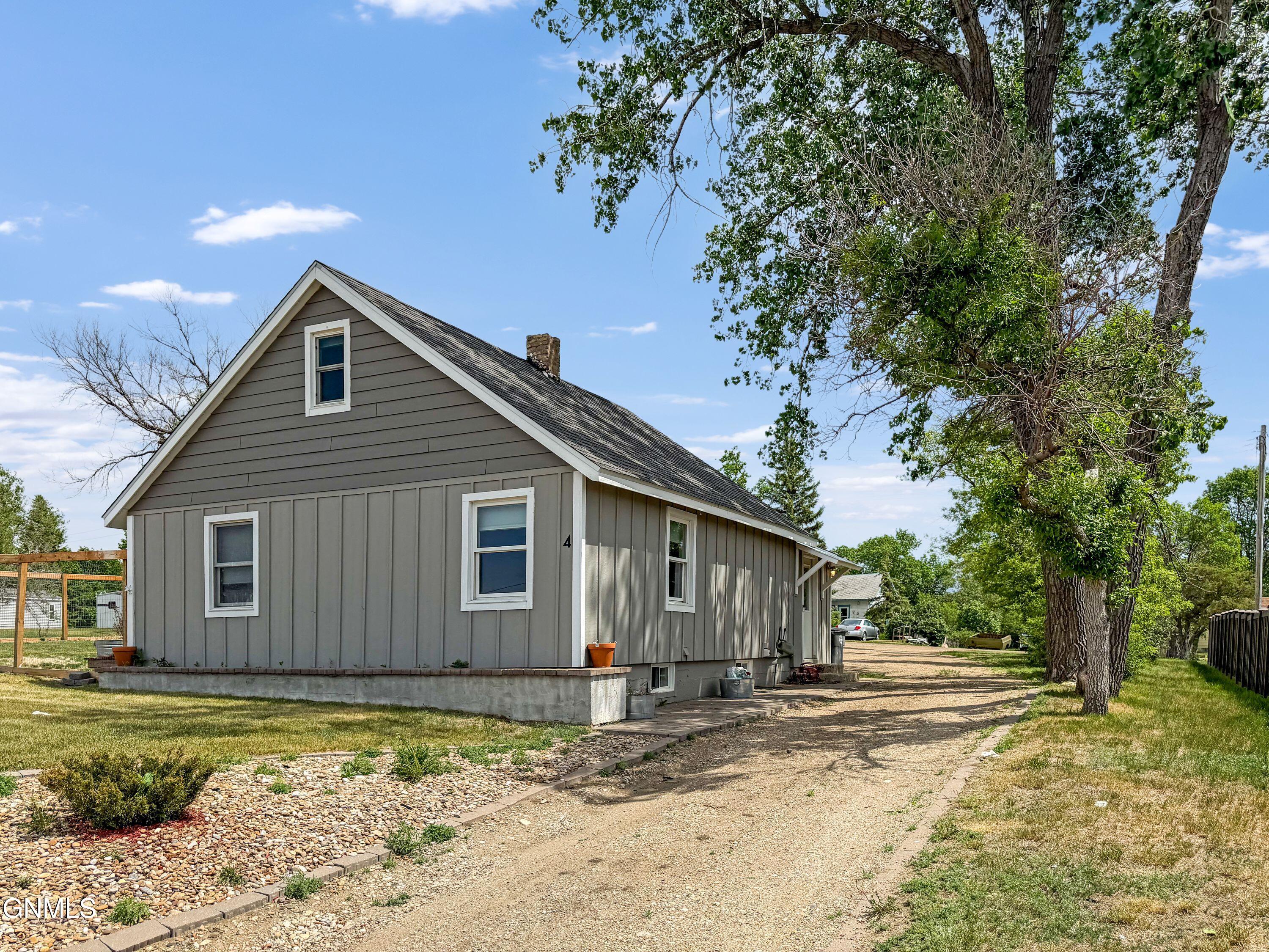 Residential in Grenora 4