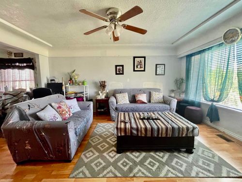 318 Hampton St, New Westminster, BC, V3M5M1 | Card Image