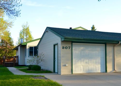 307 12th Ave E, West Fargo, ND, 58078-3018 | Card Image