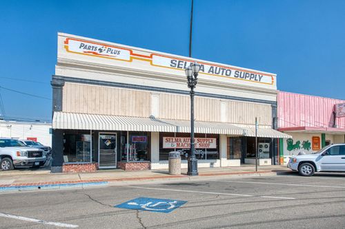 1956 E Front St, Selma, CA, 93662-3501 | Card Image