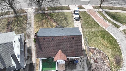 122 Welch Blvd, Flint, MI, 48503-1160 | Card Image
