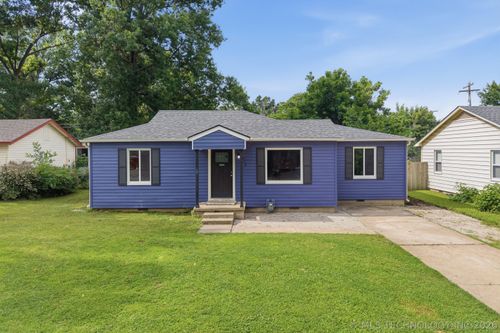 213 12th Pl, Claremore, OK, 74017-4202 | Card Image
