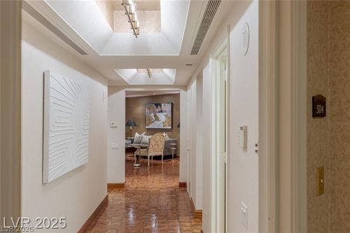 504-2877 Paradise Rd, Las Vegas, NV, 89109-5241 | Card Image