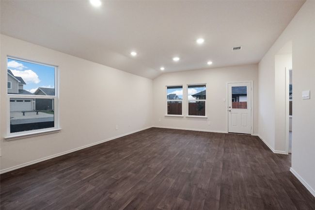 416 Sandringham Loop, House other with 4 bedrooms, 2 bathrooms and 2 parking in Uhland TX | Image 8