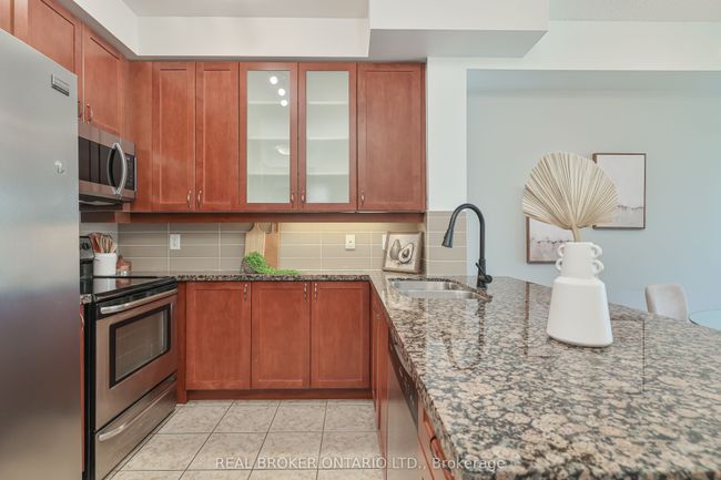 301 - 111 Upper Duke Cres, Condo with 1 bedrooms, 1 bathrooms and null parking in Markham ON | Image 8