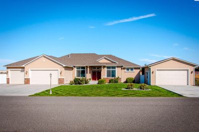 5990 Willowbend St, Home with 5 bedrooms, 4 bathrooms and null parking in West Richland WA | Image 1