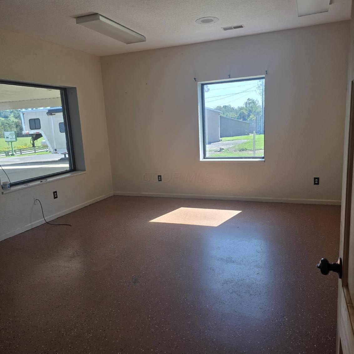 Commercial Lease in Nashport 4