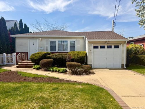 358 Starke Ave, East Meadow, NY, 11554-2823 | Card Image