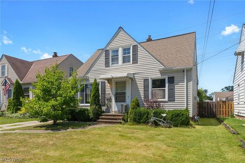 9326 Outlook Dr, Brooklyn, OH, 44144-2456 | Card Image