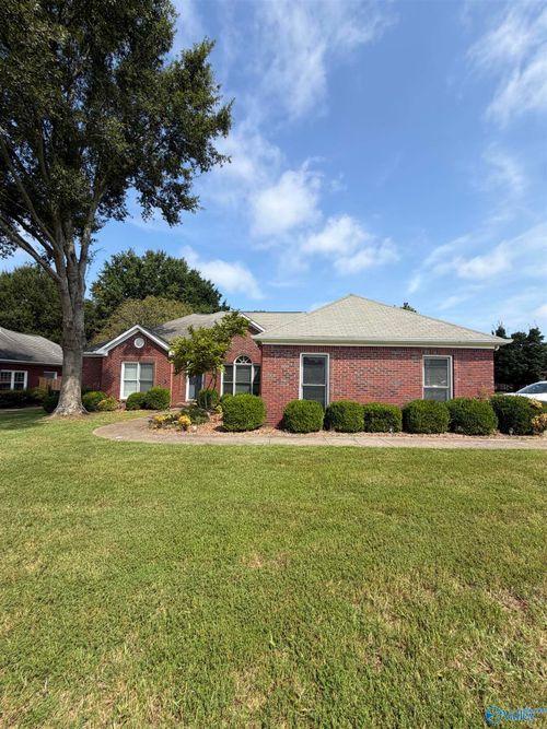 111 Tumbleweed Dr, Madison, AL, 35758-7692 | Card Image
