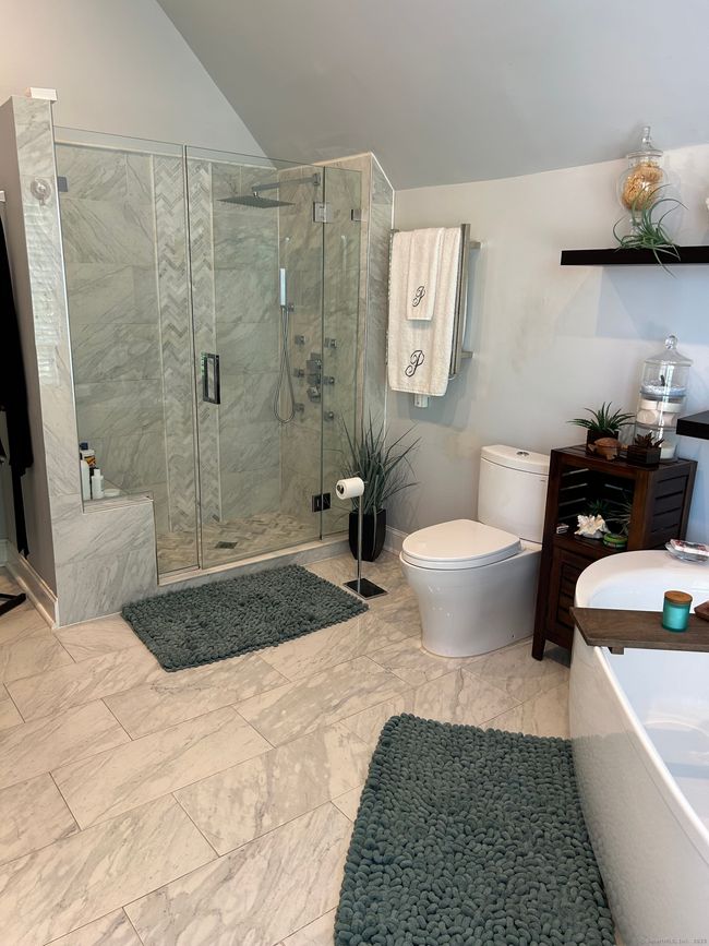 554 Huntington Rd, Home with 6 bedrooms, 4 bathrooms and null parking in Bridgeport CT | Image 28