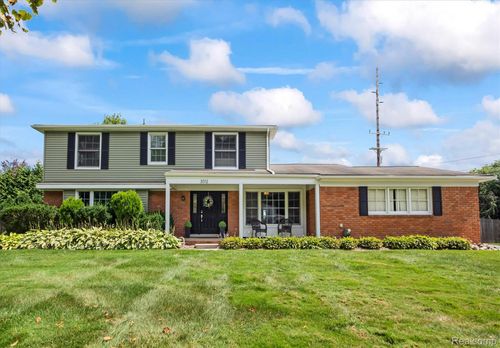 3012 Kingsley Dr, Troy, MI, 48084-1218 | Card Image