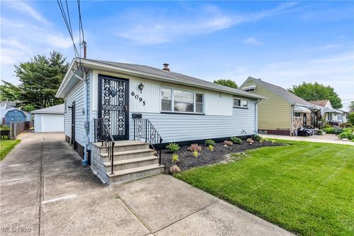 6095 Stark Dr, Brook Park, OH, 44142-3049 | Card Image
