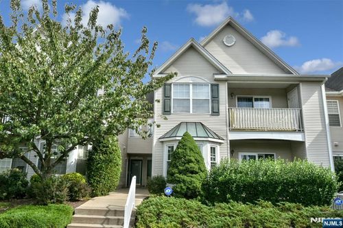 221 Cambridge Ct, Clifton, NJ, 07014-1376 | Card Image