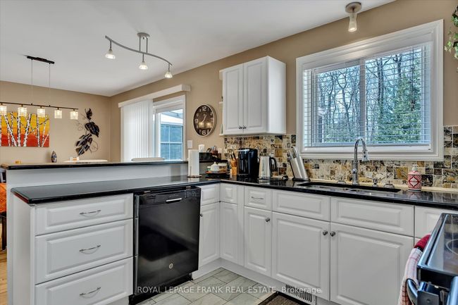 18 E Beehive Dr, House other with 3 bedrooms, 2 bathrooms and 10 parking in Bobcaygeon ON | Image 16