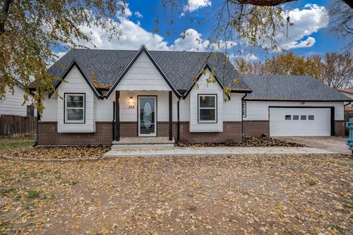 354 Apple Ln, Haysville, KS, 67060-1051 | Card Image