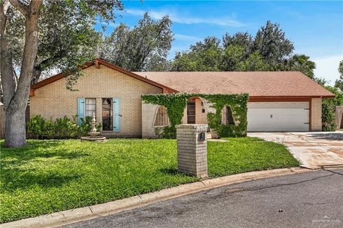 501 Larkspur Ave, McAllen, TX, 78501-1737 | Card Image