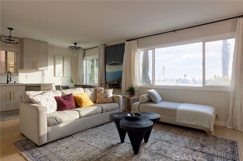 5267 E Ocean Blvd, Long Beach, CA, 90803-3386 | Card Image