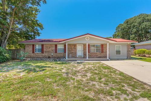 9 Oak Ln, Shalimar, FL, 32579-1913 | Card Image