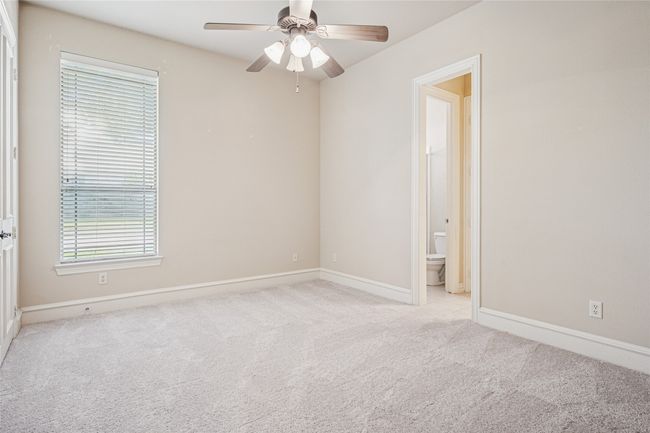 Secondary en-suite bedroom with new carpet. | Image 28