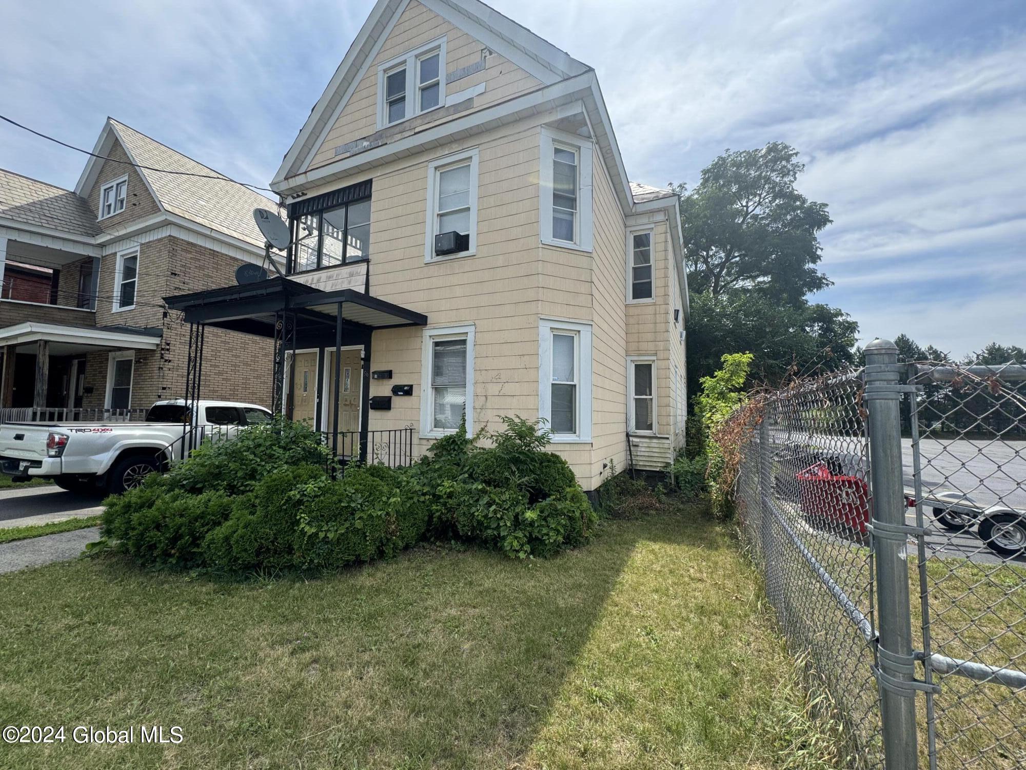 Waldorf Pl, Schenectady, NY 12307