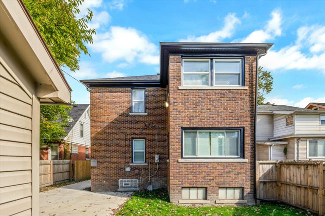 14375 Strathmoor St, House other with 5 bedrooms, 3 bathrooms and null parking in Detroit MI | Image 23