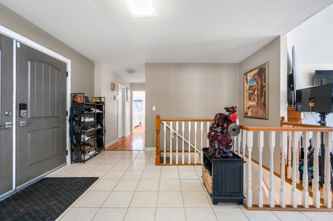 12753 261 St, House other with 5 bedrooms, 3 bathrooms and 10 parking in Maple Ridge BC | Image 6