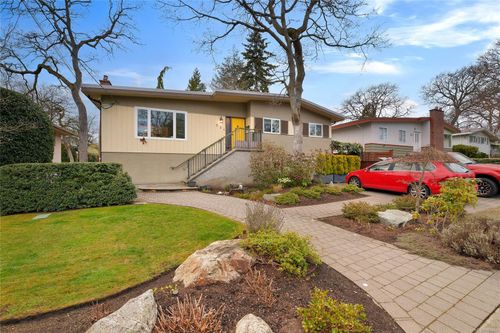 984 Brighton Cres, Victoria, BC, V8S2G5 | Card Image