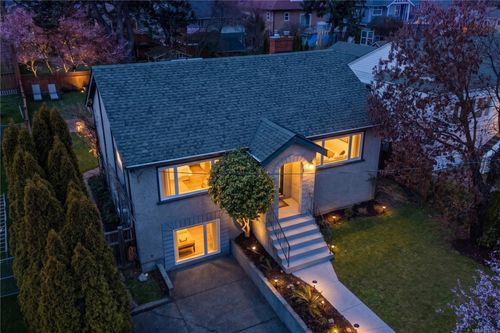 3166 Earl Grey St, Victoria, BC, V9A1W9 | Card Image