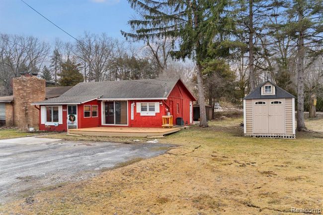 Large double lot and driveway for parking | Image 18