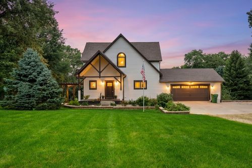 3930 Brandy Ln, Clinton, IA, 52732-9475 | Card Image