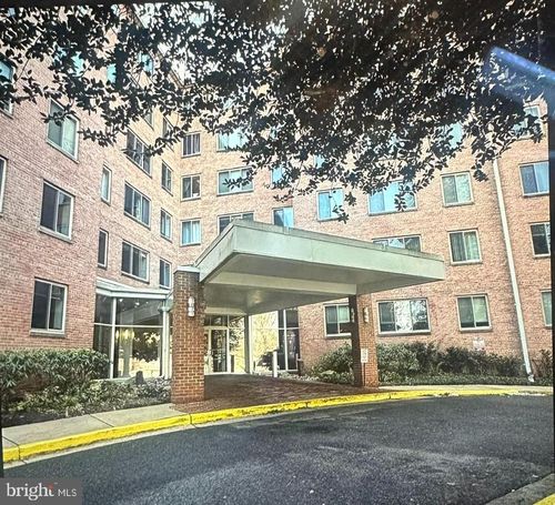 apt-b203-3000 Spout Run Pkwy, ARLINGTON, VA, 22201-4212 | Card Image