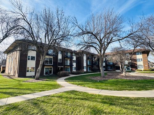 f11-5S070 Pebblewood Ln, Naperville, IL, 60563-1823 | Card Image