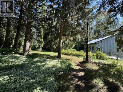 8613 Highway 16 E, House other with 5 bedrooms, 3 bathrooms and null parking in Dunster BC | Image 3