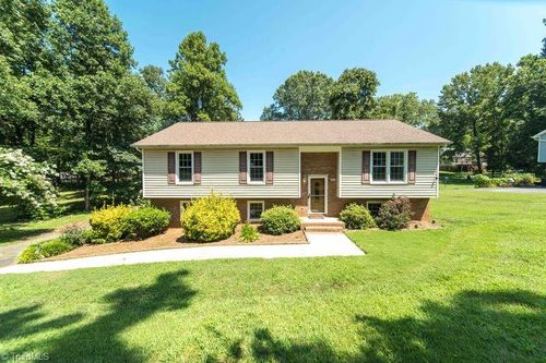 5251 Shaddowfax Dr, Kernersville, NC, 27284-9676 | Card Image