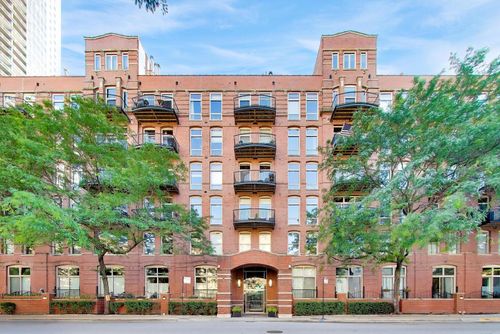 423-550 N Kingsbury St, Chicago, IL, 60654-5762 | Card Image
