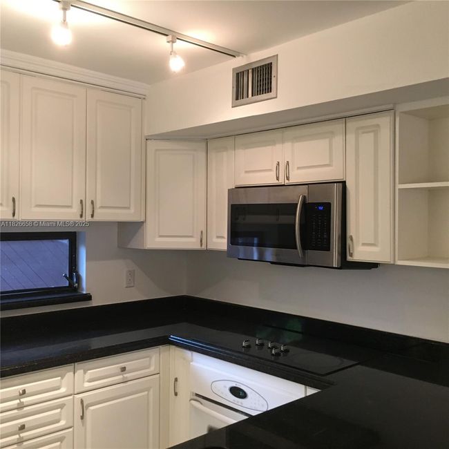 APT-8 - 2180 Brickell Ave, Townhouse with 2 bedrooms, 2 bathrooms and null parking in Miami FL | Image 20