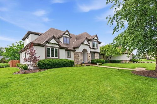 219 Brookside Dr, Paola, KS, 66071-1111 | Card Image