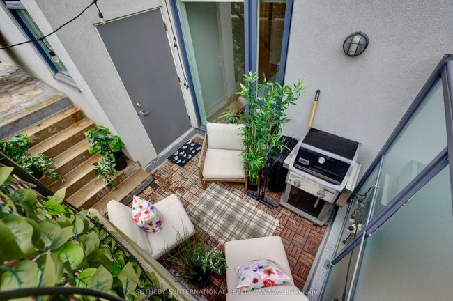 702 - 370 Wallace Ave, Condo with 3 bedrooms, 3 bathrooms and null parking in Toronto ON | Image 32
