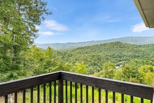 371 Country Side Ln, Hayesville, NC, 28904-7409 | Card Image