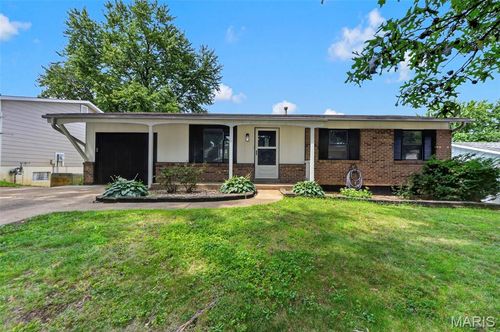 2693 Creekwood Manor Ln, Saint Louis, MO, 63125-3525 | Card Image