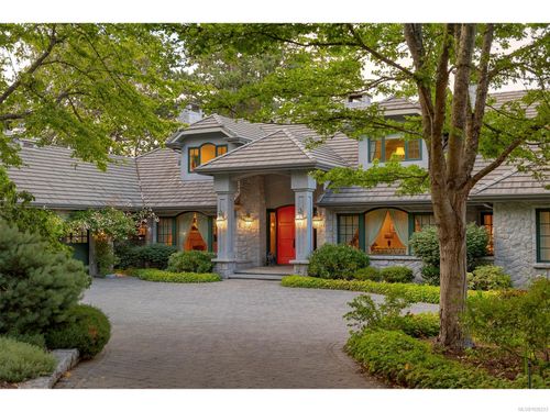 3445 Beach Dr, Oak Bay, BC, V8R6M6 | Card Image